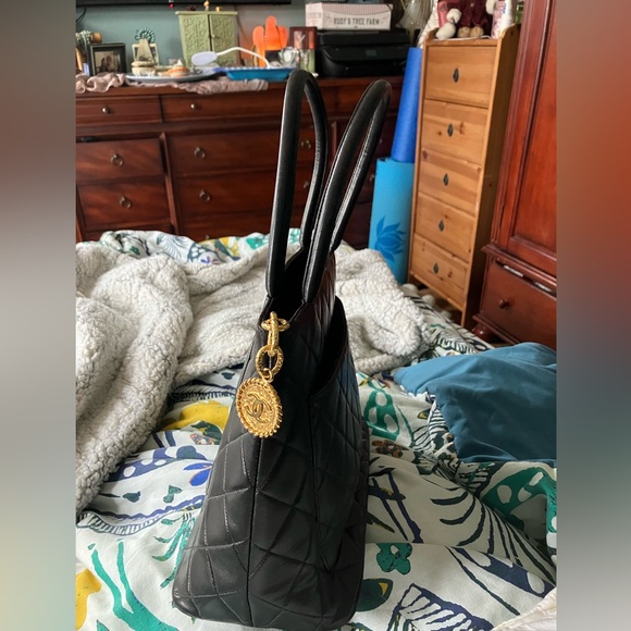 Chanel Medallion CC Bag EUC - Picture 3 of 8